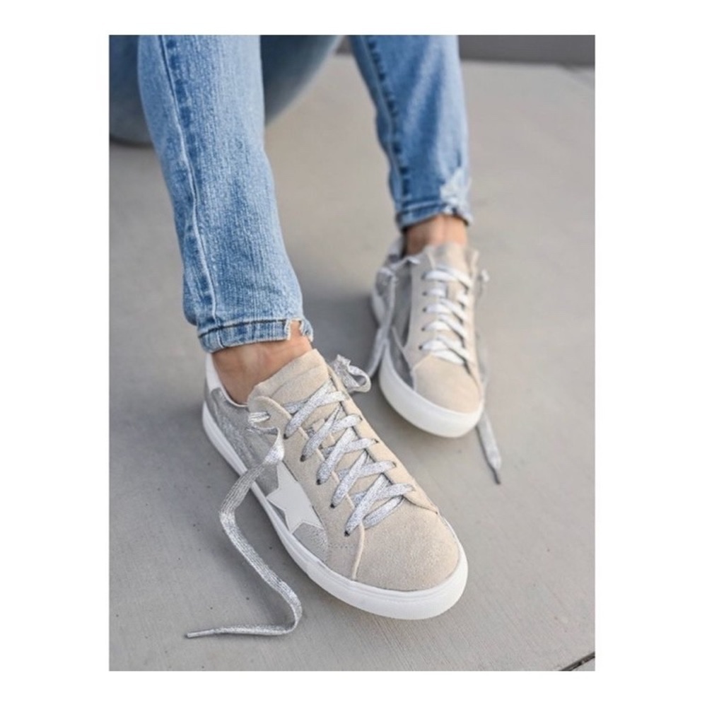 ⭐️⭐️ 🤩 Star Sneaks 🤩 ⭐️⭐️ - Picture 2 of 2